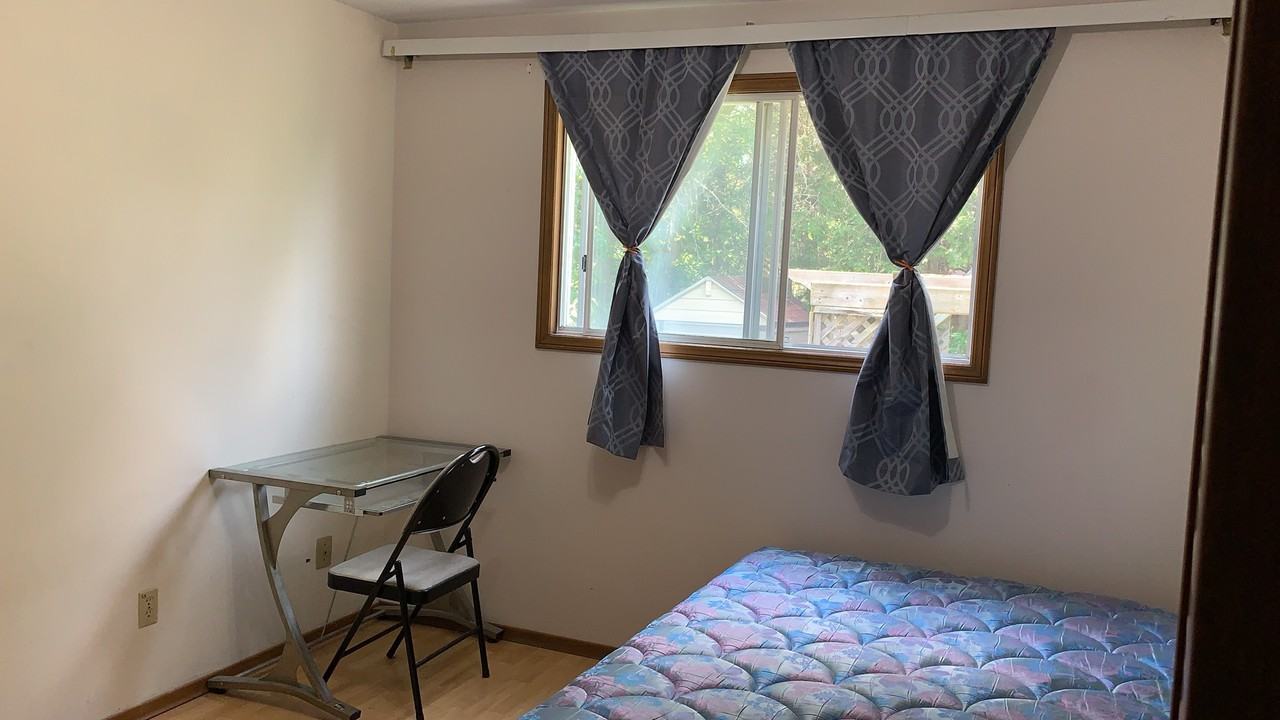 415 Lakeview Drive - Photo 2 of 6