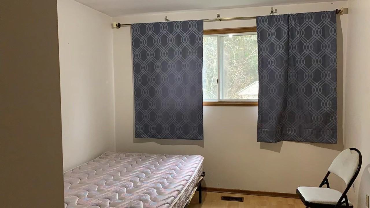 415 Lakeview Drive - Photo 3 of 6