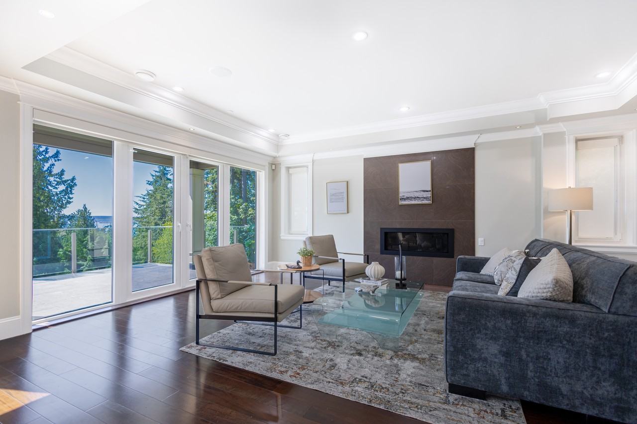 3930 Bayridge Avenue - Photo 3 of 9