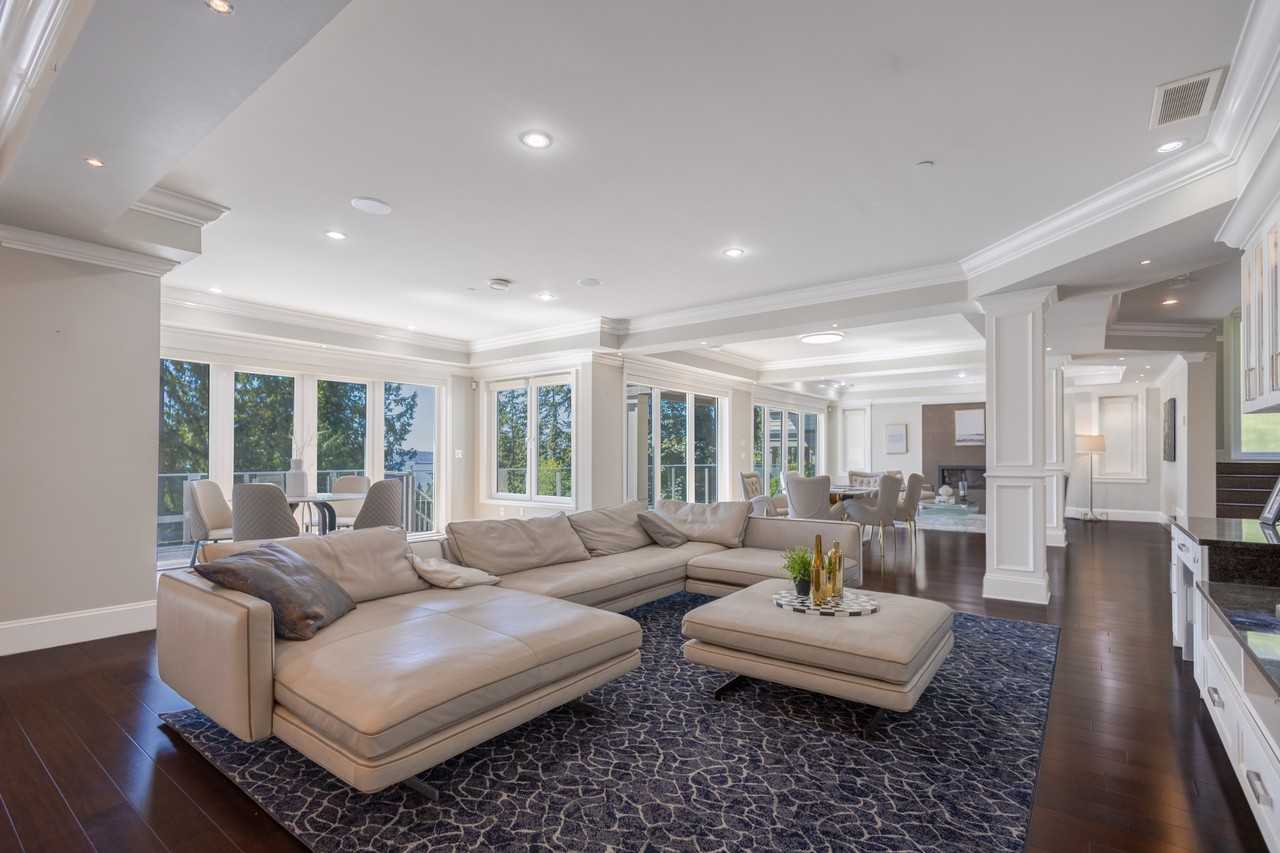 3930 Bayridge Avenue - Photo 4 of 9