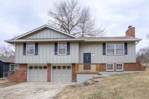 featured image of 6725 Nw Hilldale Dr