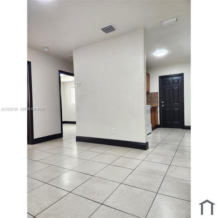 877 Nw 10th St - Photo 2 of 11