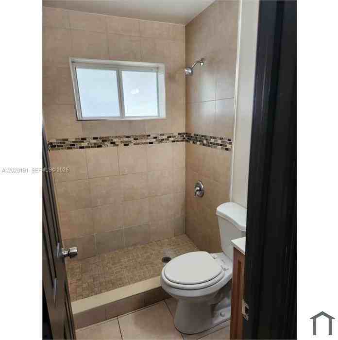 877 Nw 10th St - Photo 3 of 11