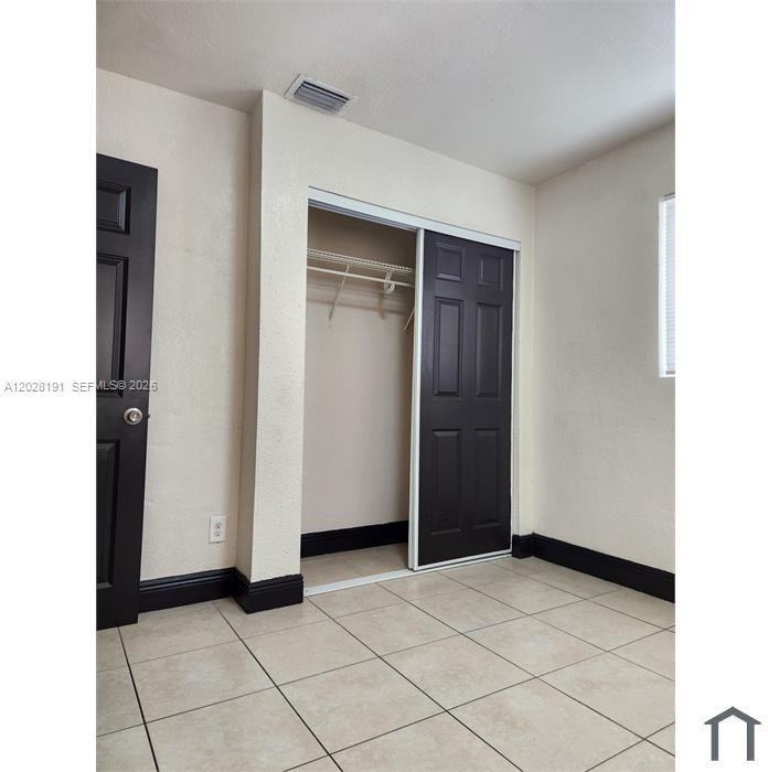 877 Nw 10th St - Photo 5 of 11