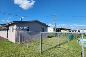 877 Nw 10th St - Photo 6 of 11