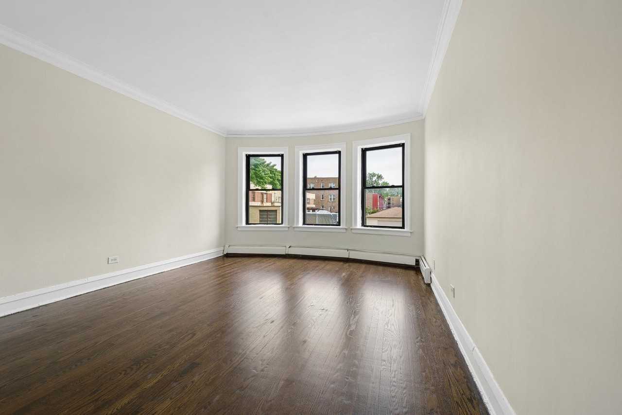 8503 S Drexel Ave #1E - Photo 2 of 9