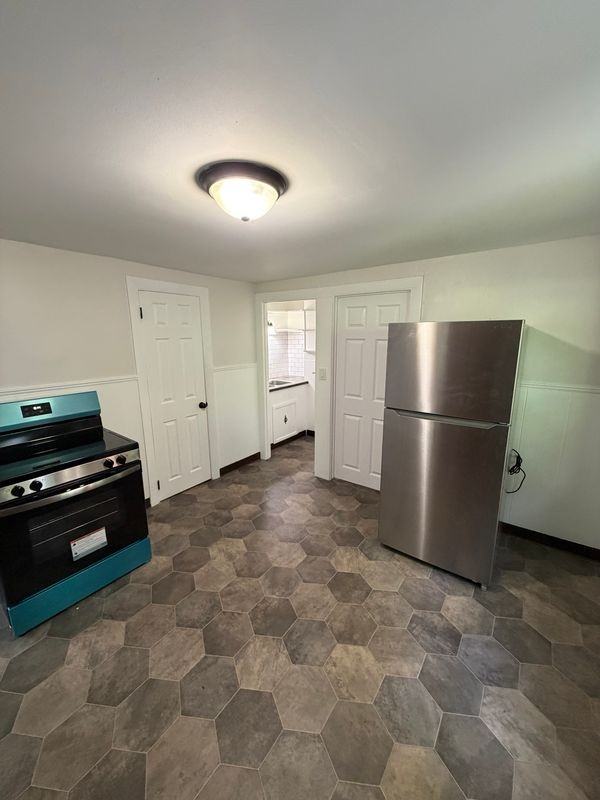 149 West St - Photo 2 of 11