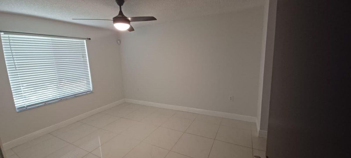 19111 Glenmoor Dr - Photo 5 of 9