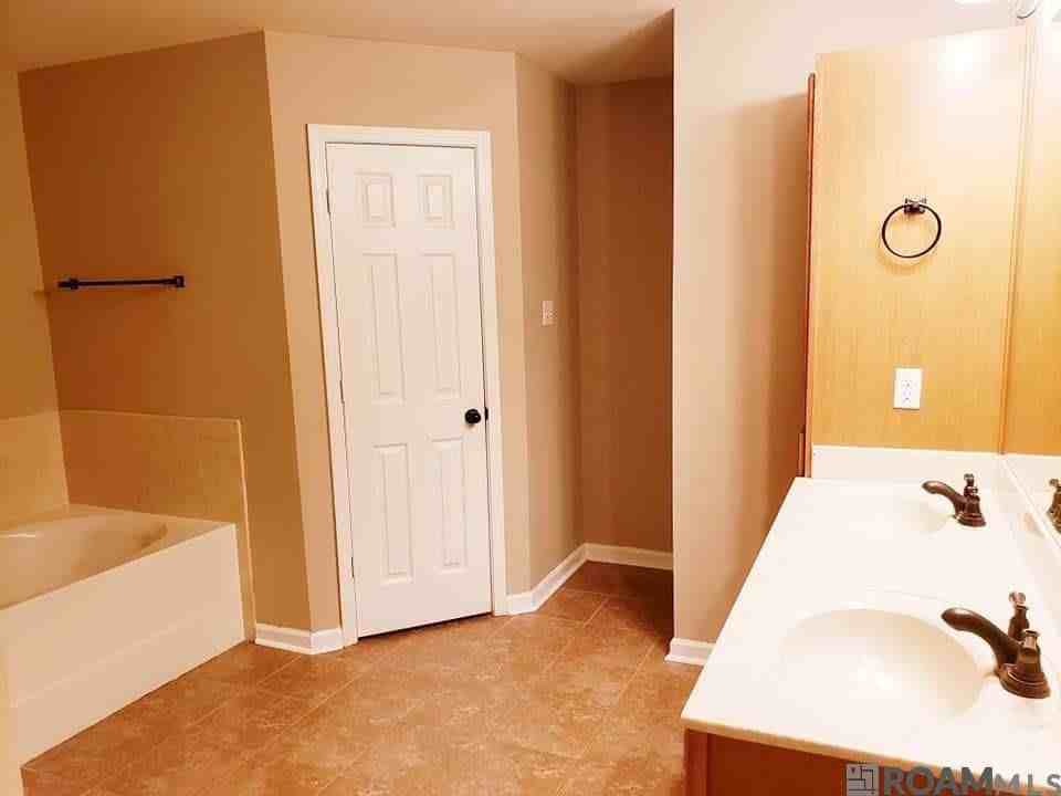 14364 Summerset Dr - Photo 5 of 11