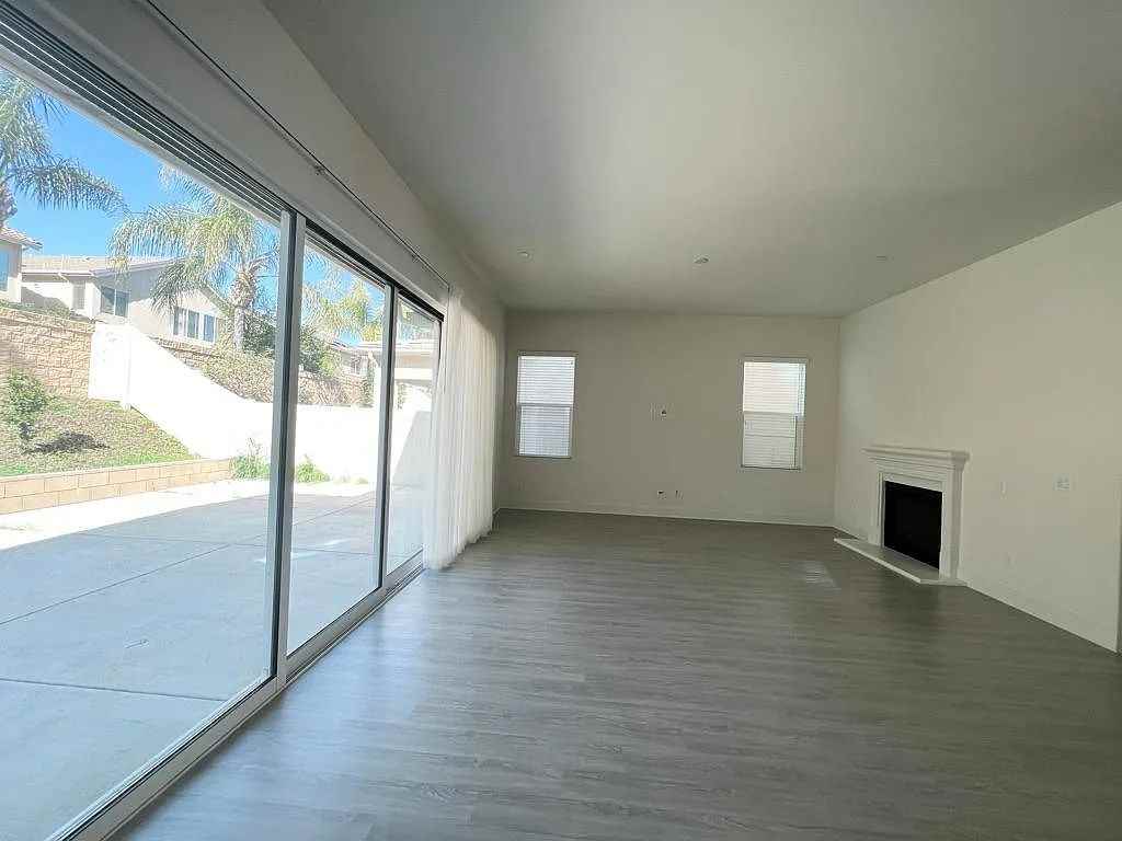 15882 Kingston Rd - Photo 2 of 19
