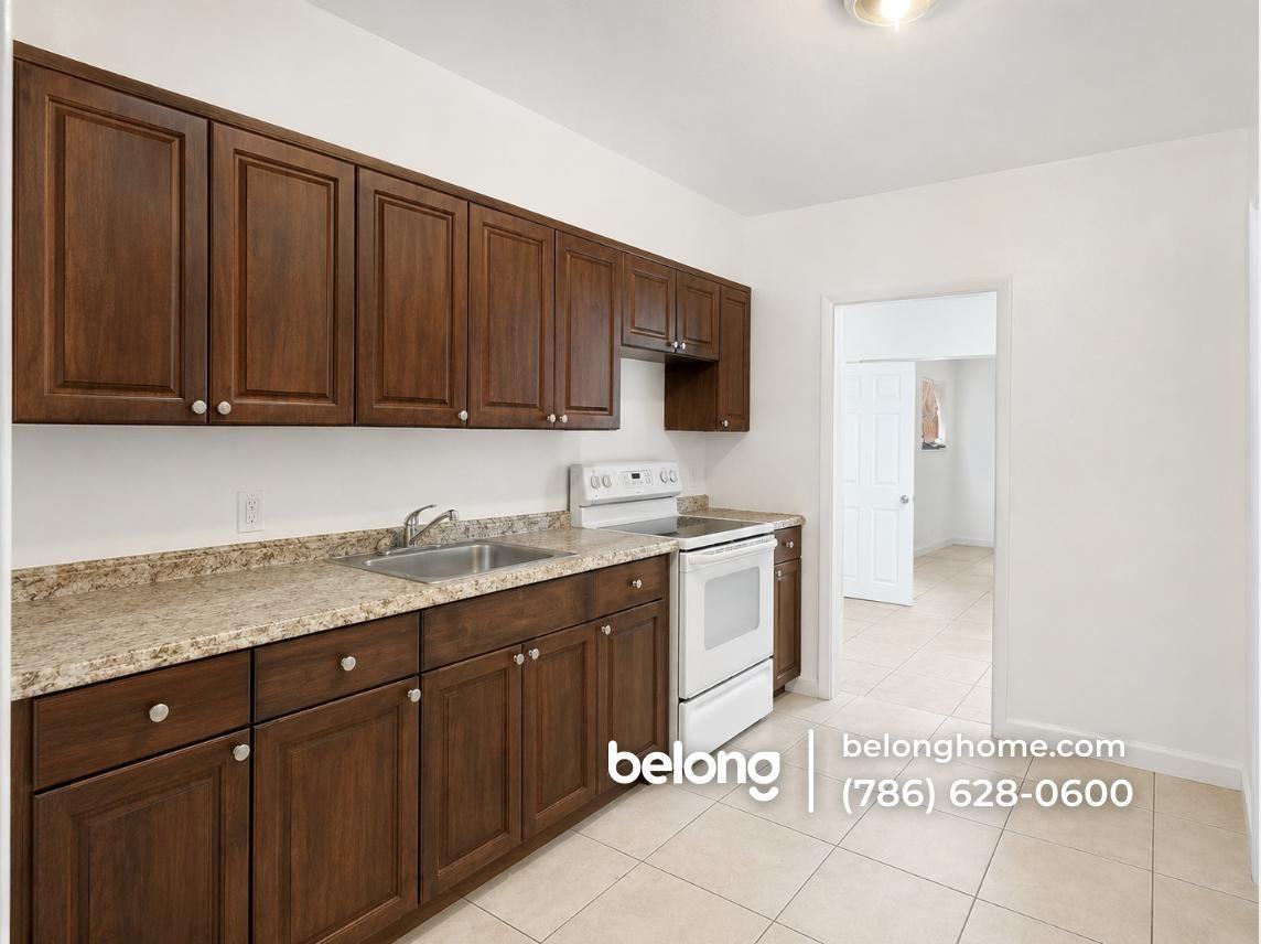 280 Seaman Ave - Photo 2 of 3