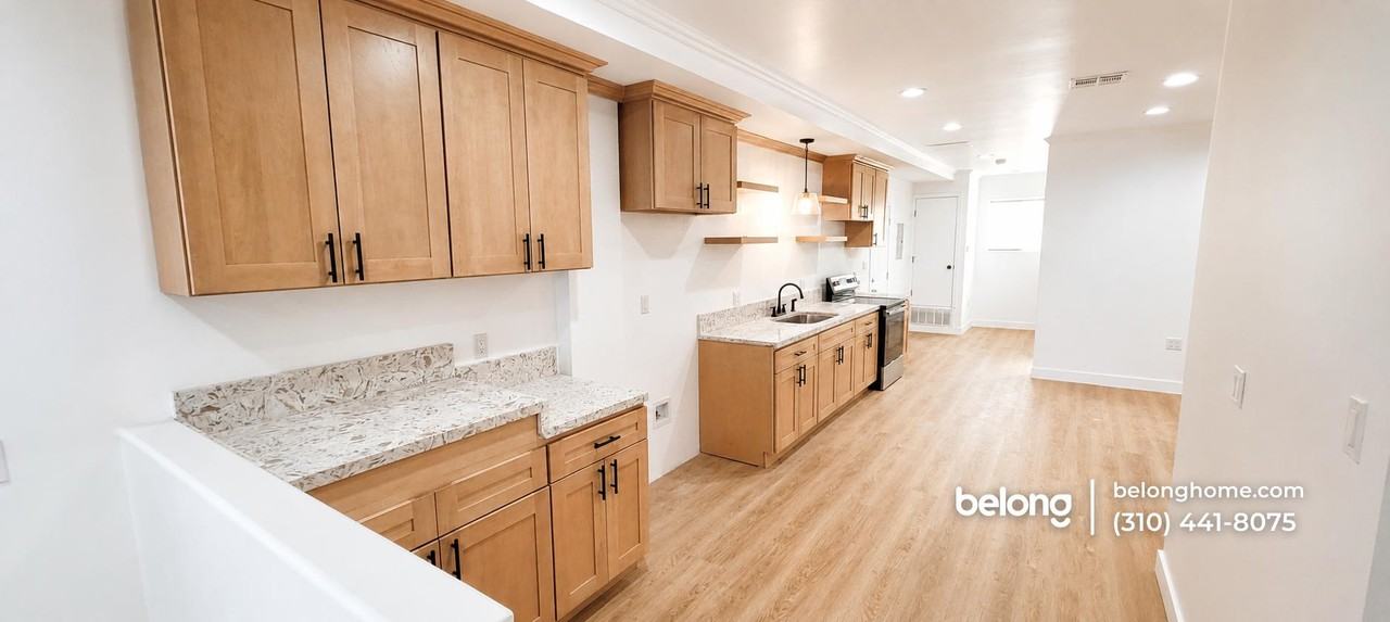 1702 W 43rd St - Photo 2 of 23