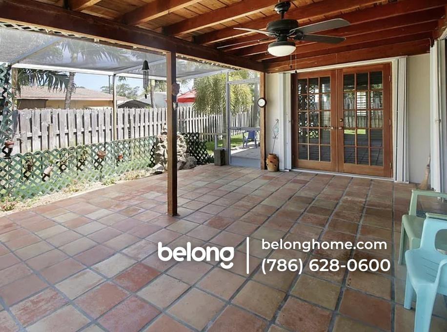 3050 Ne 9th Ter - Photo 4 of 15