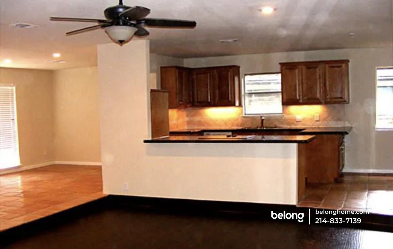 8615 Skyline Dr - Photo 2 of 8