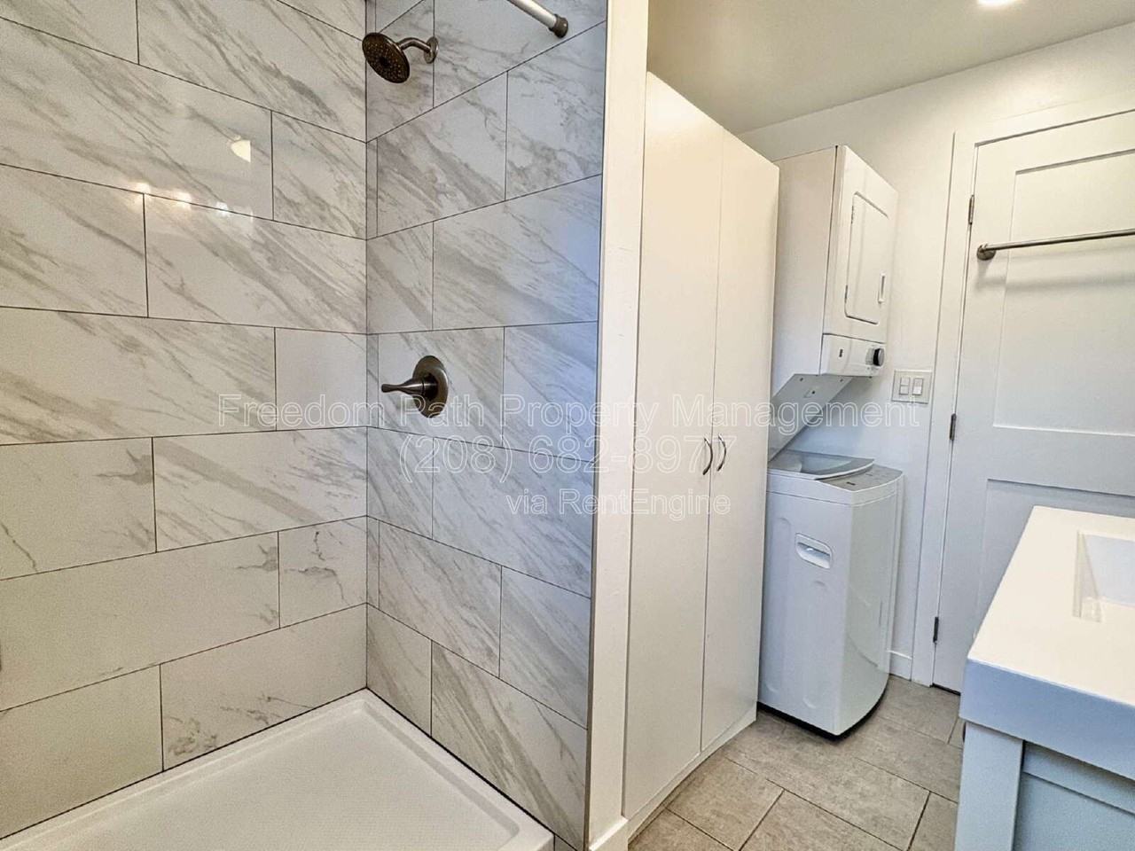 421 S 11th St - Photo 7 of 9