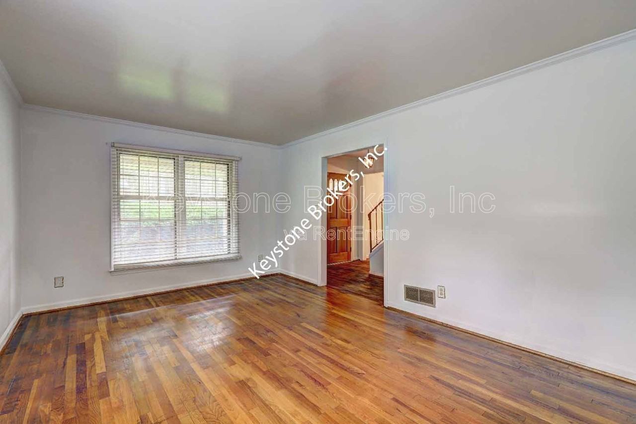 3635 Las Olas Dr - Photo 2 of 9