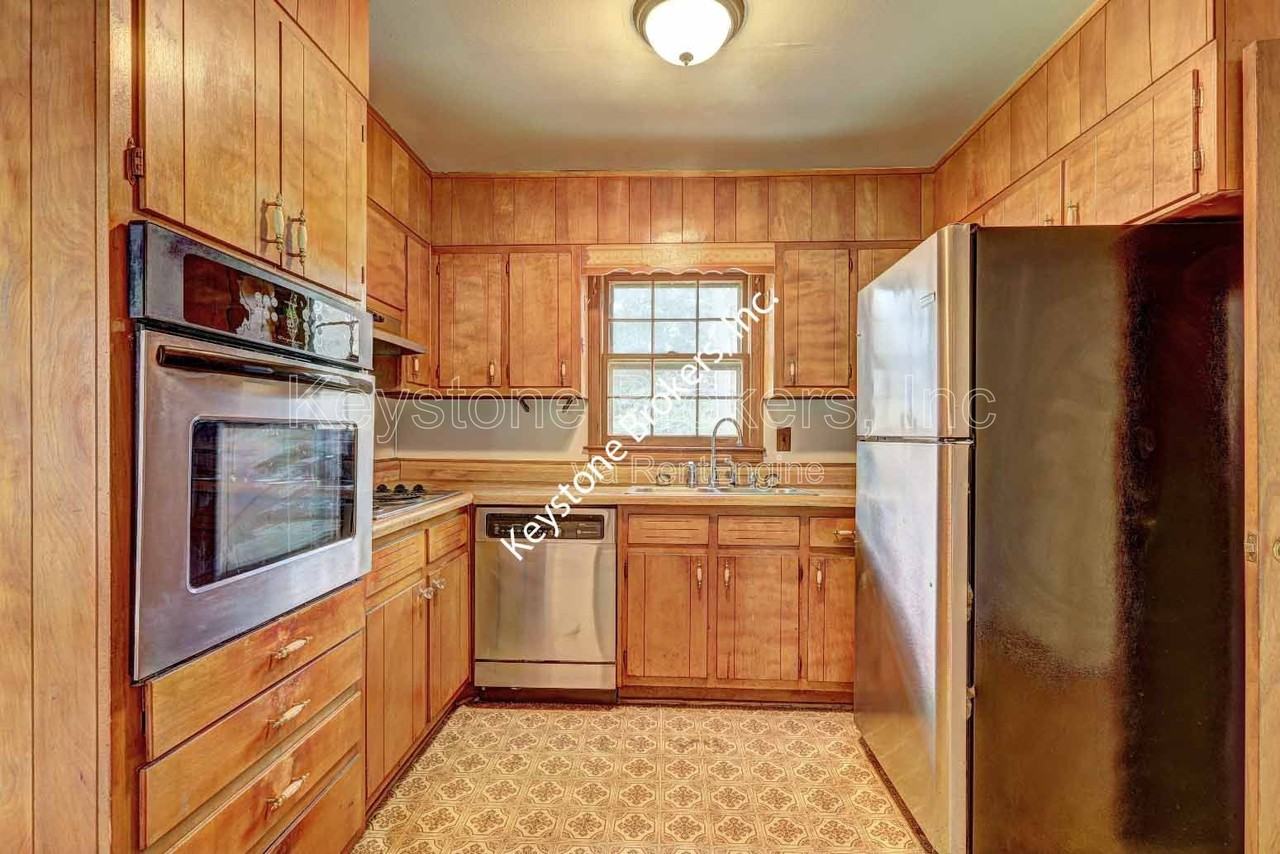 3635 Las Olas Dr - Photo 3 of 9