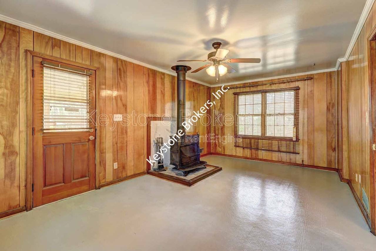 3635 Las Olas Dr - Photo 5 of 9