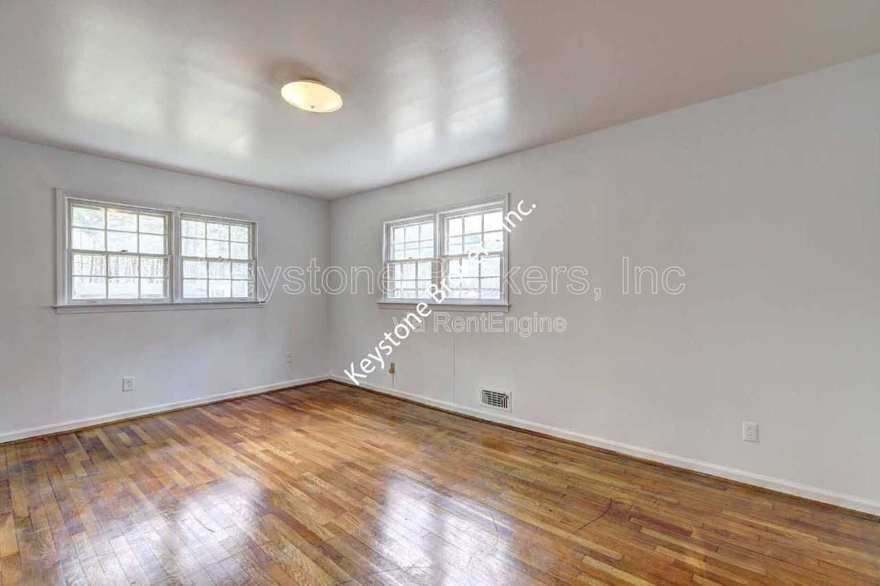 3635 Las Olas Dr - Photo 7 of 9
