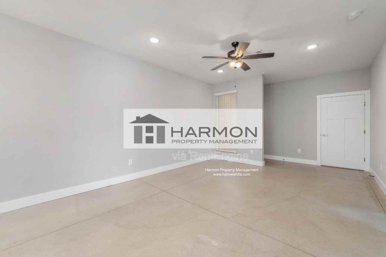 2124 S Thatcher Ct - Photo 2 of 12