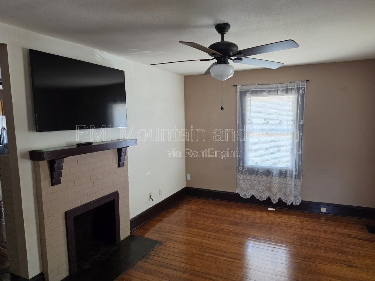 309 Dennis St - Photo 4 of 38