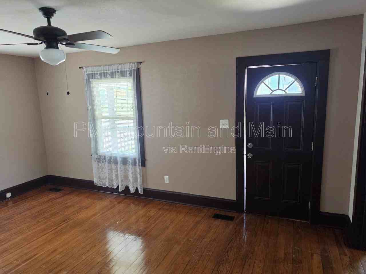 309 Dennis St - Photo 5 of 38