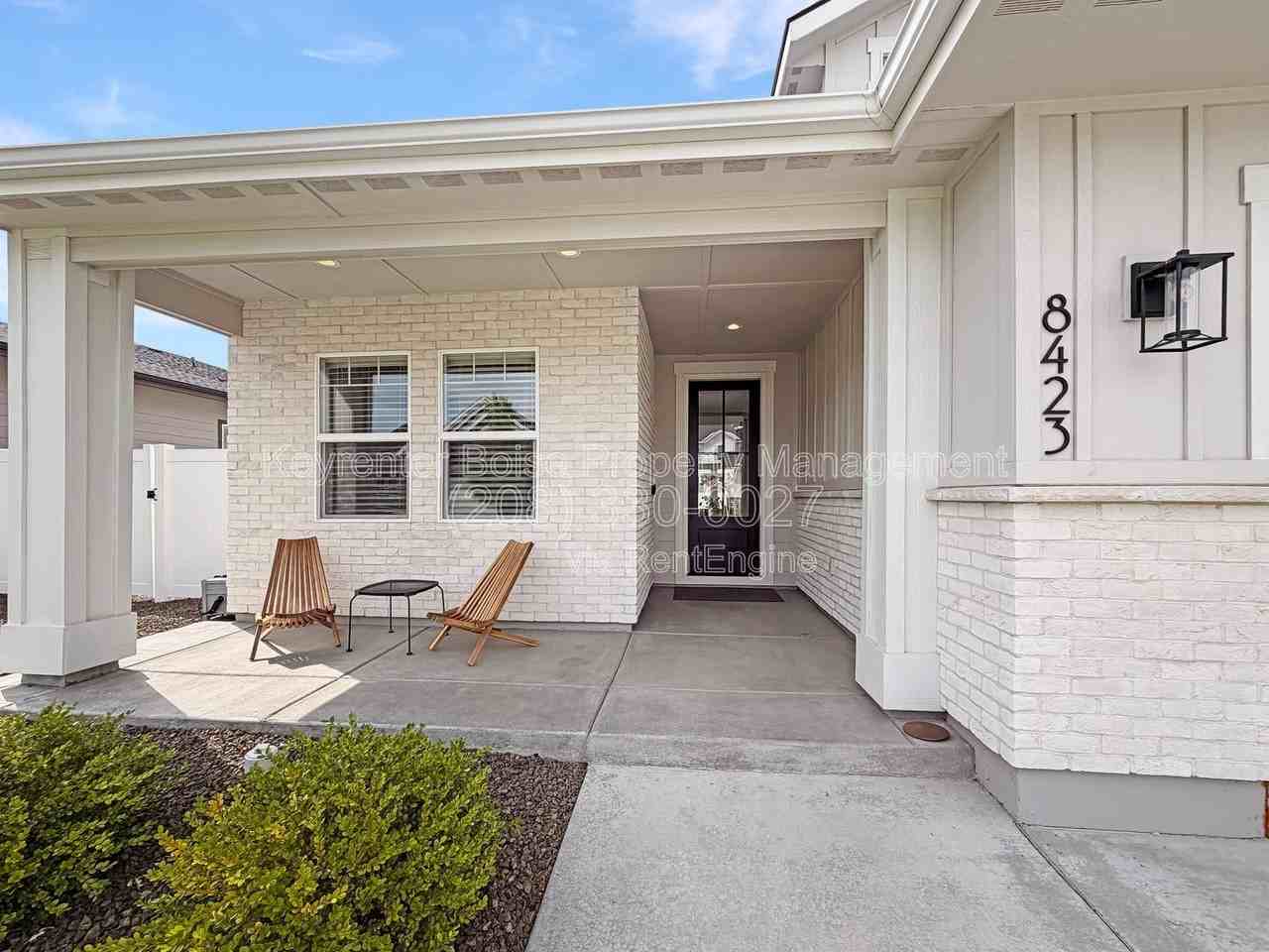 8423 W Brooks Dr - Photo 3 of 25