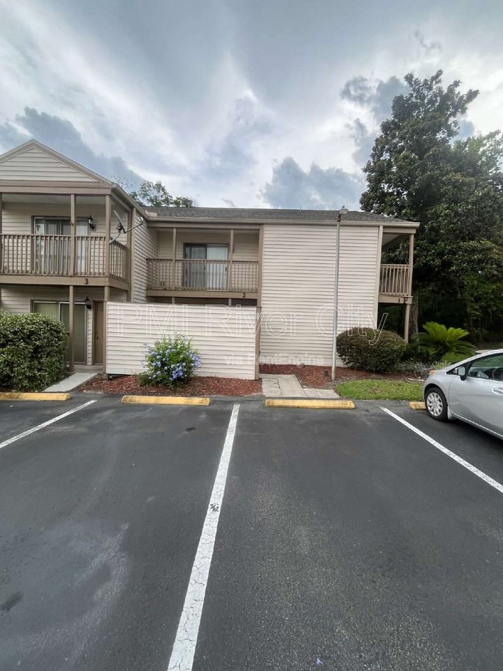 2300 Twelve Oaks Dr #F2 - Photo 2 of 20
