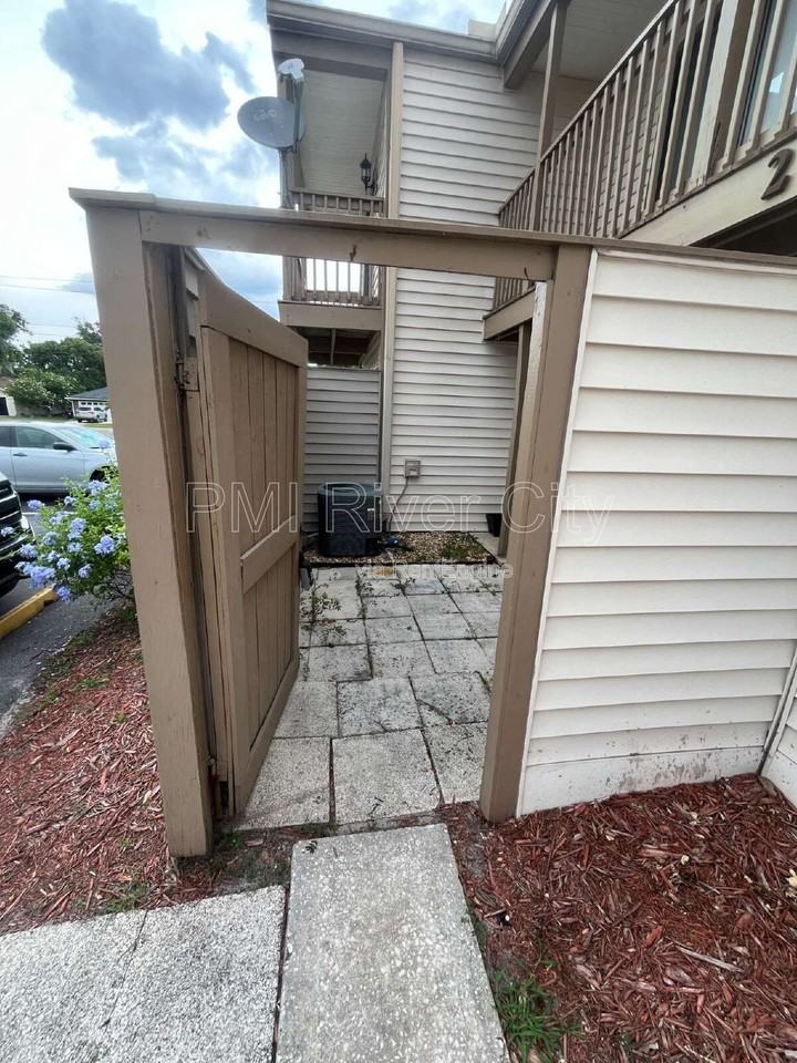 2300 Twelve Oaks Dr #F2 - Photo 4 of 20