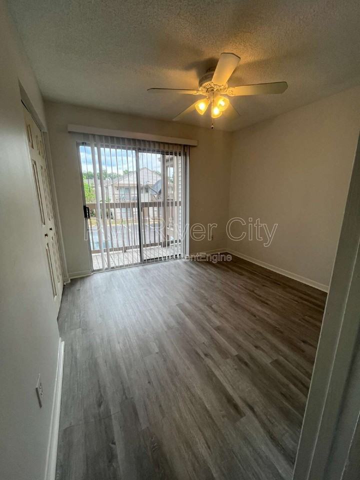 2300 Twelve Oaks Dr #F2 - Photo 5 of 19