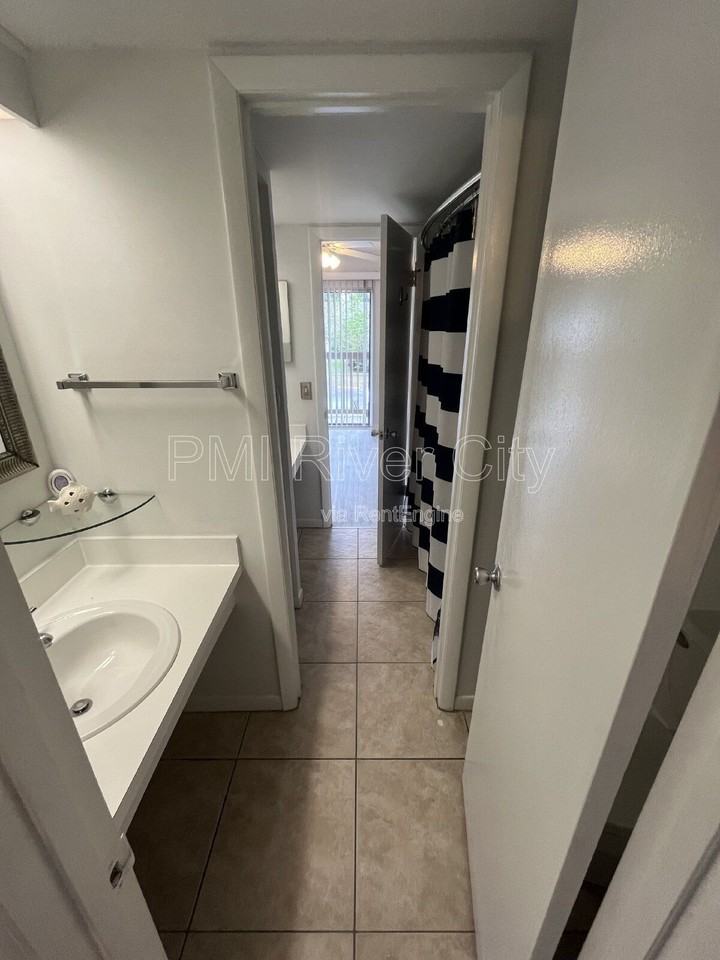 2300 Twelve Oaks Dr #F2 - Photo 7 of 19