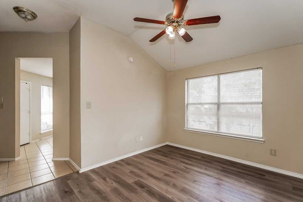 4001 Periwinkle Dr - Photo 6 of 16