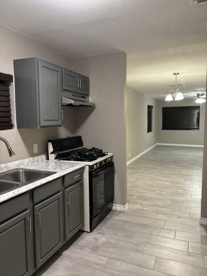 116 S Tapeyste Ave - Photo 4 of 9