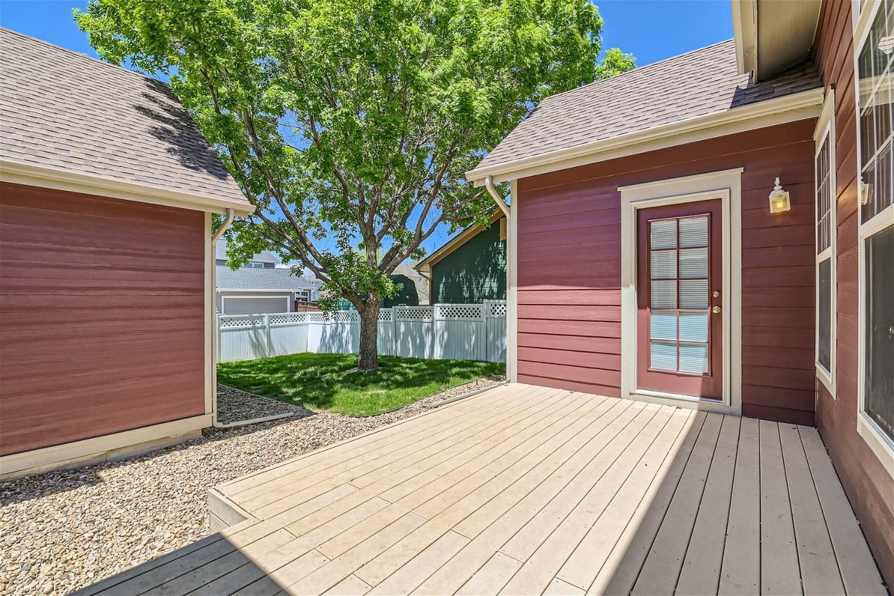 5138 Mt St Vrain Ave - Photo 4 of 23