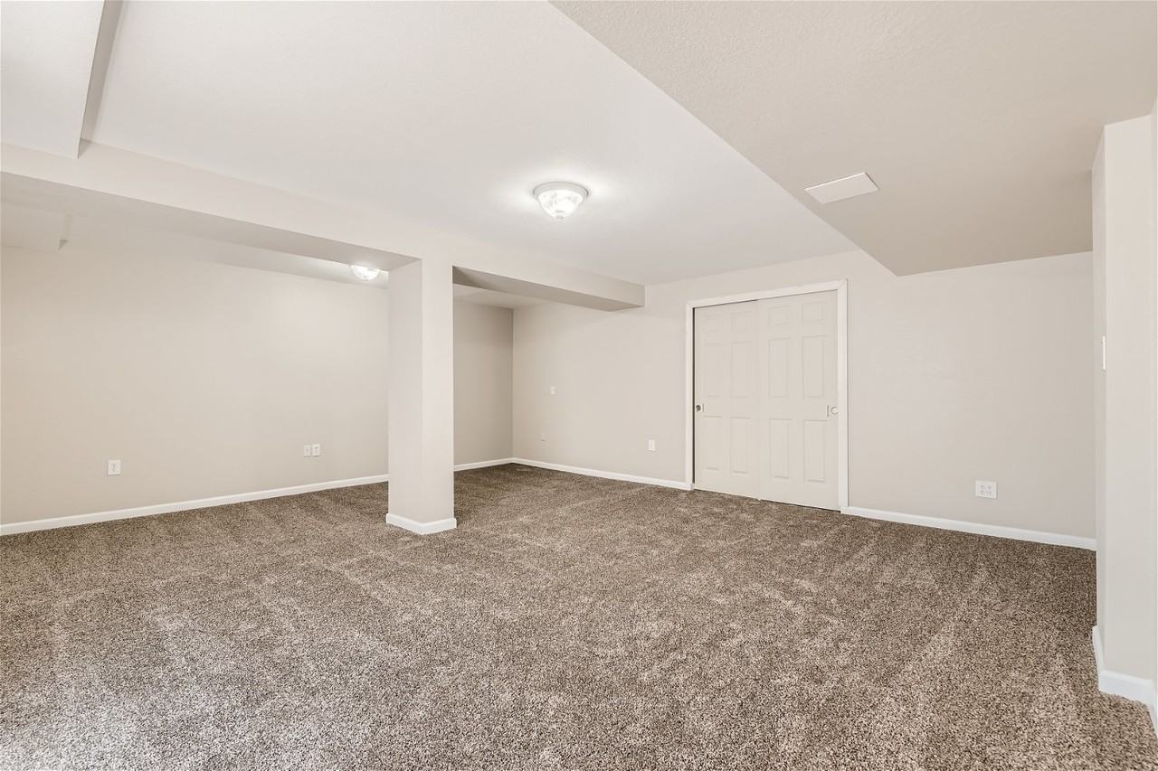 5138 Mt St Vrain Ave - Photo 6 of 23