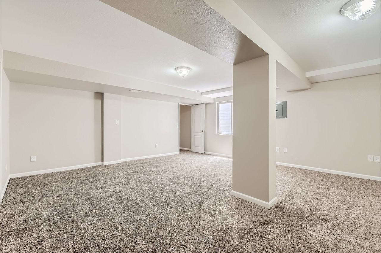 5138 Mt St Vrain Ave - Photo 7 of 23