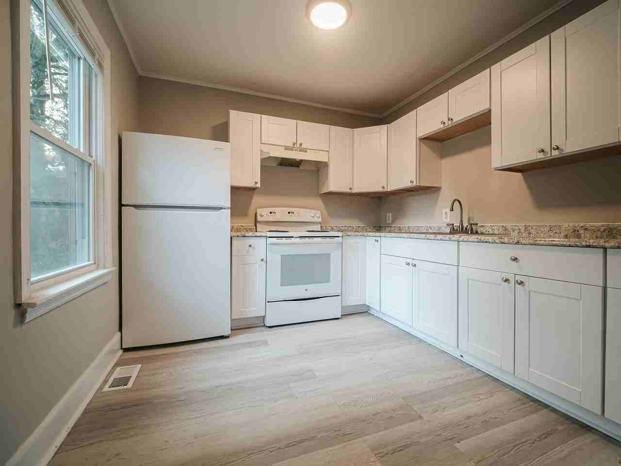 614 Ambassador St - Photo 3 of 35