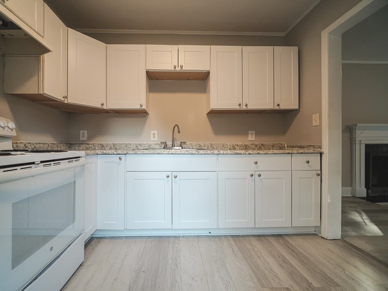614 Ambassador St - Photo 4 of 35