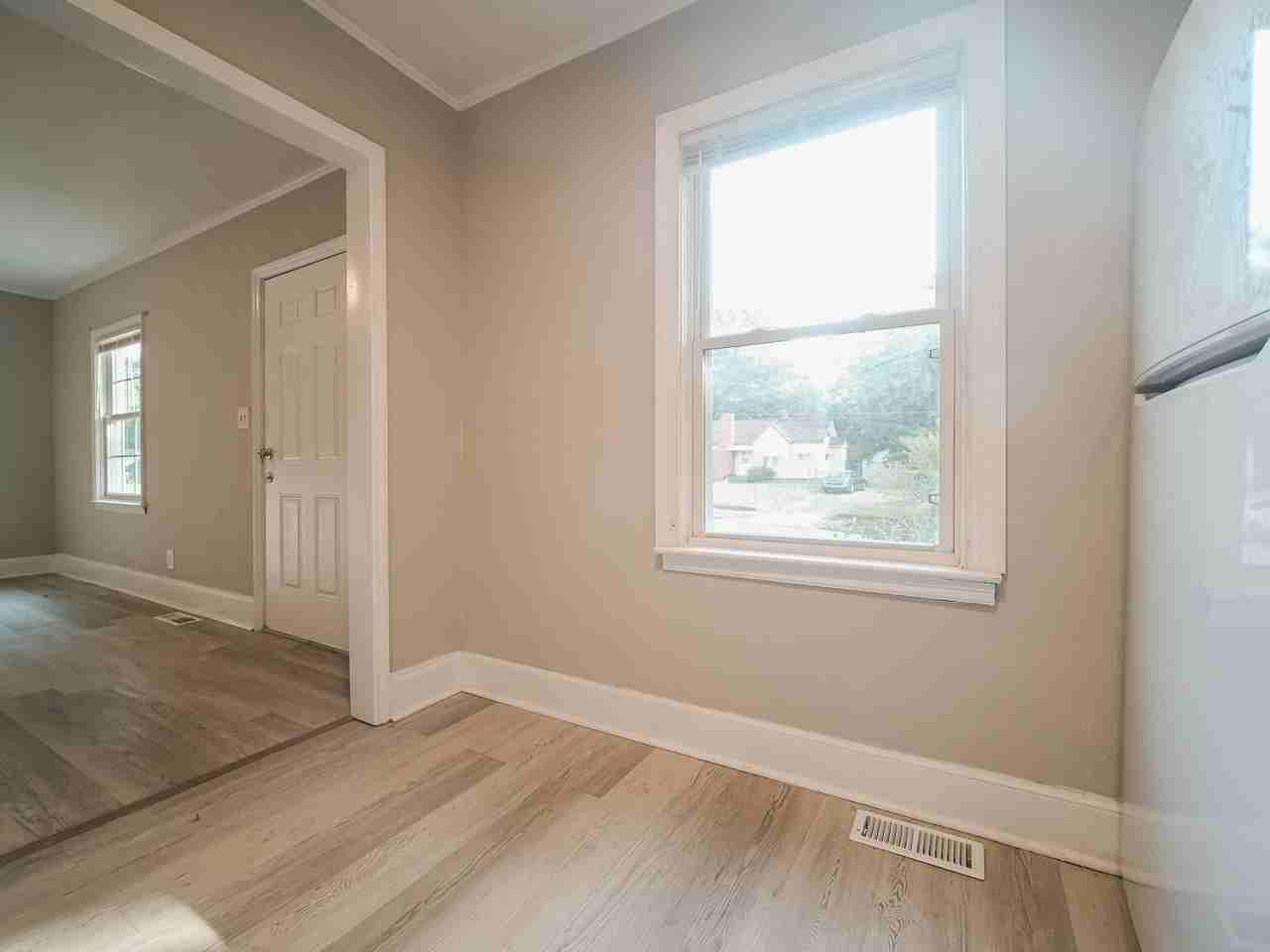 614 Ambassador St - Photo 6 of 35