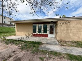 featured image of 611 W 5th St