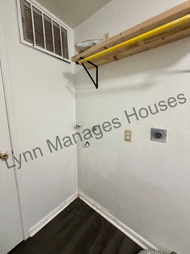 611 W 5th St - Photo 3 of 15