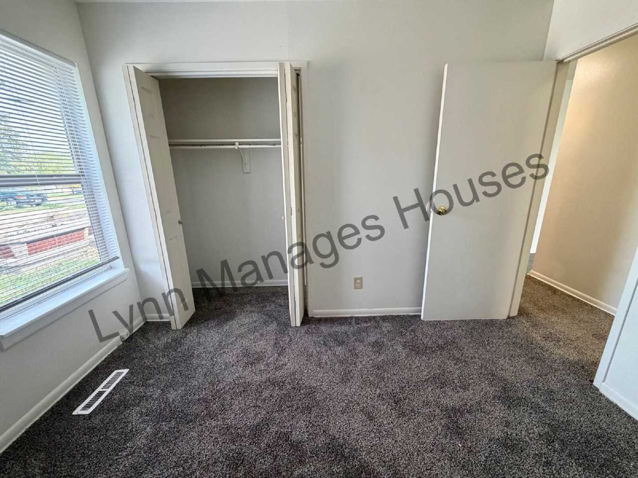 611 W 5th St - Photo 4 of 15