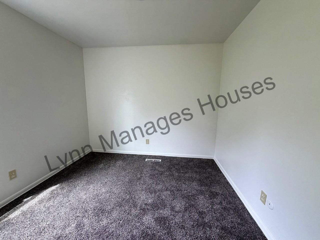 611 W 5th St - Photo 6 of 15