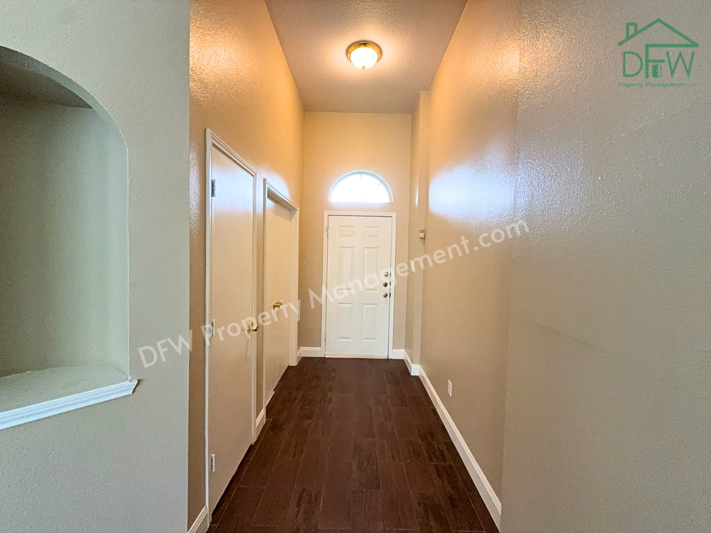 317 Oak Meadow Ln - Photo 2 of 26