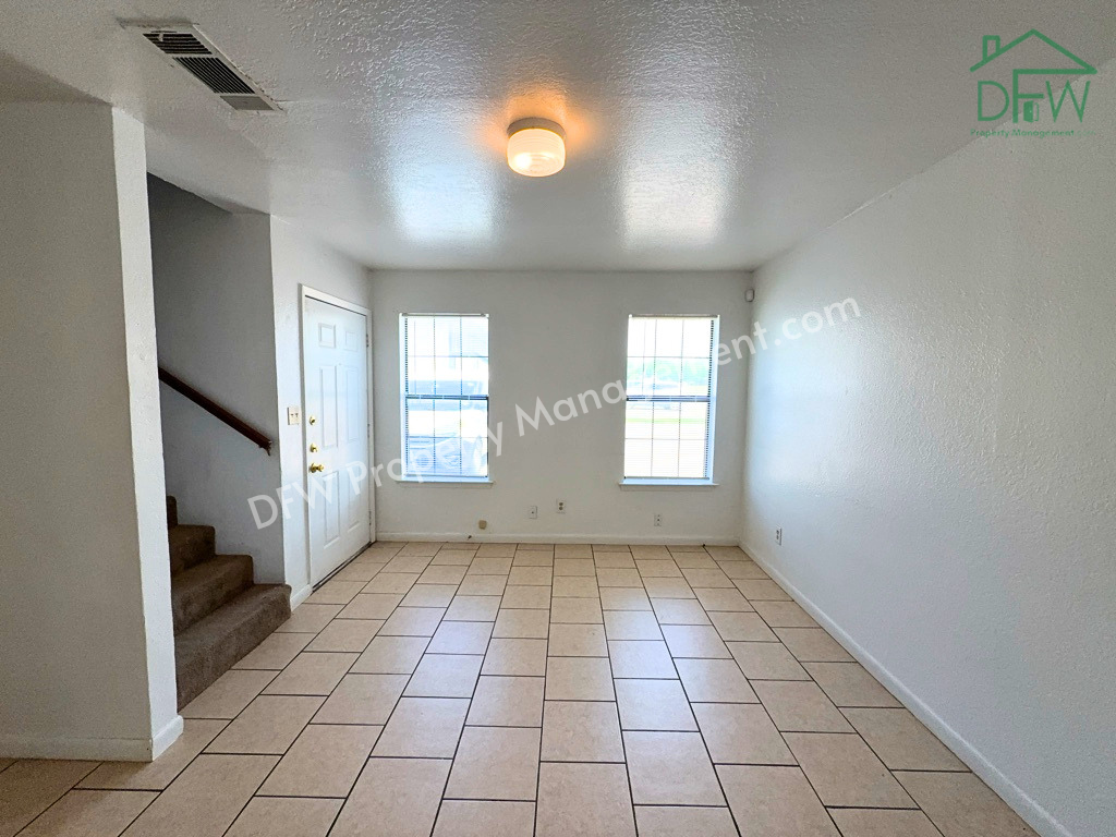 807 W Walnut St #C4 - Photo 2 of 18