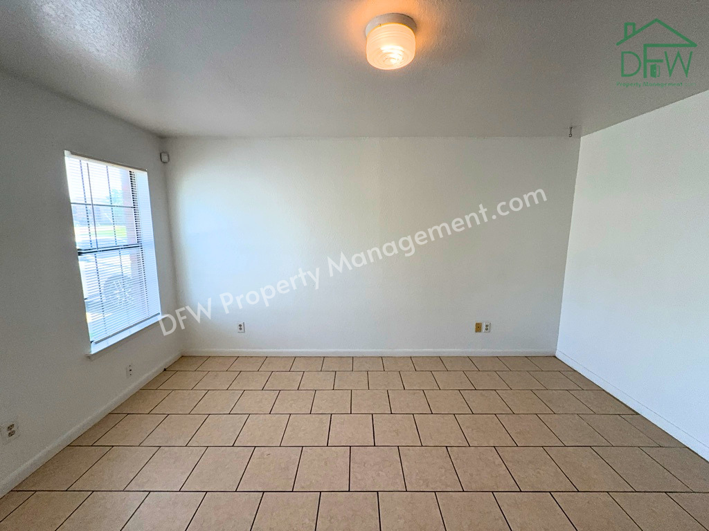 807 W Walnut St #C4 - Photo 3 of 18