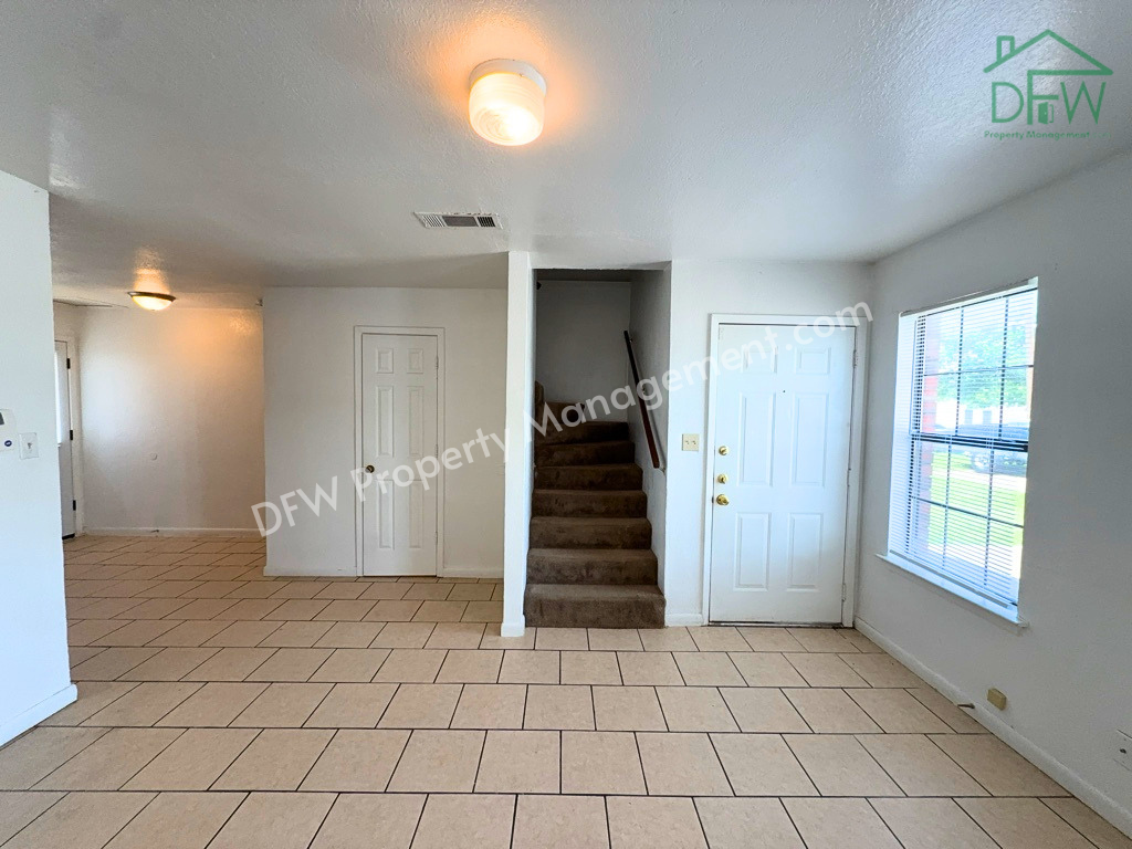 807 W Walnut St #C4 - Photo 4 of 18