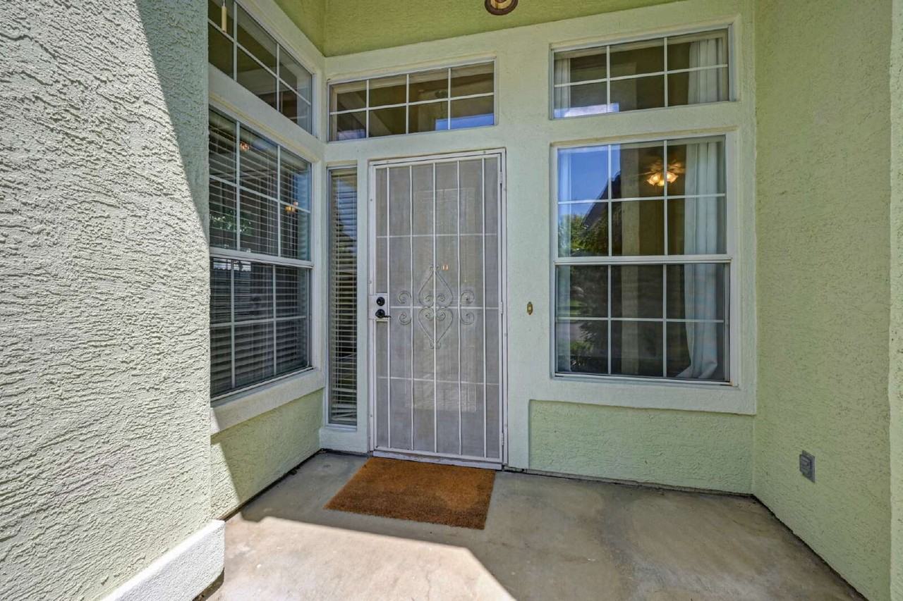 1690 Gill Dr - Photo 3 of 47