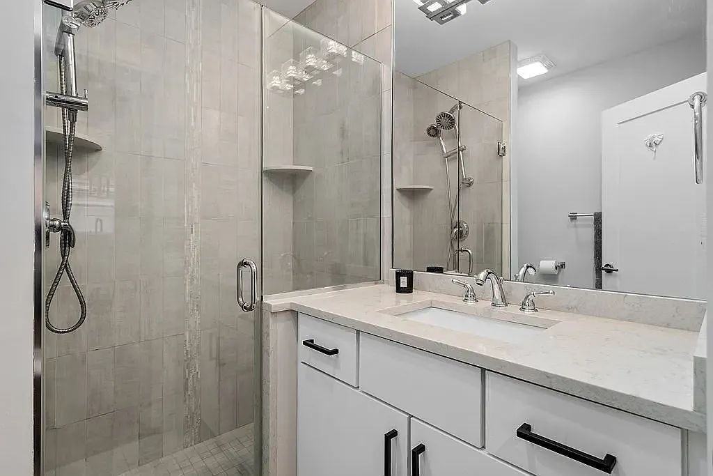 39 Hewlett St - Photo 2 of 9