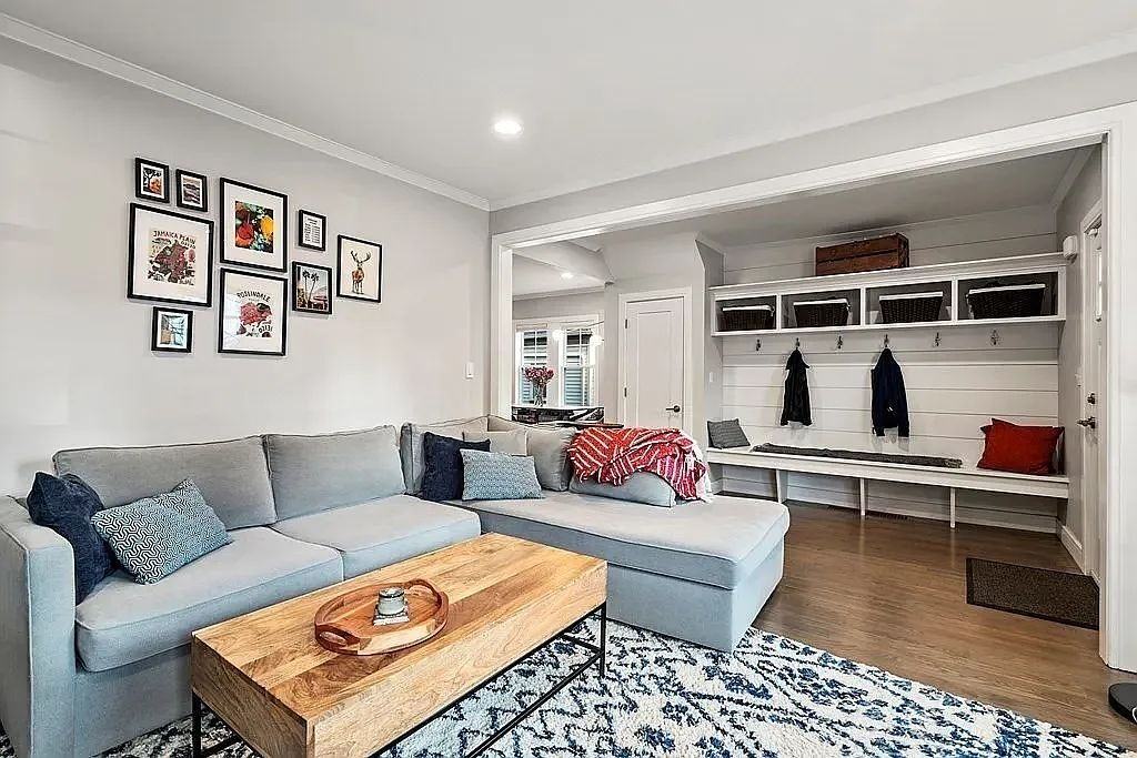 39 Hewlett St - Photo 3 of 9